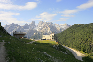 Dürrensteinhütte mit Fort und Monte Cristallo